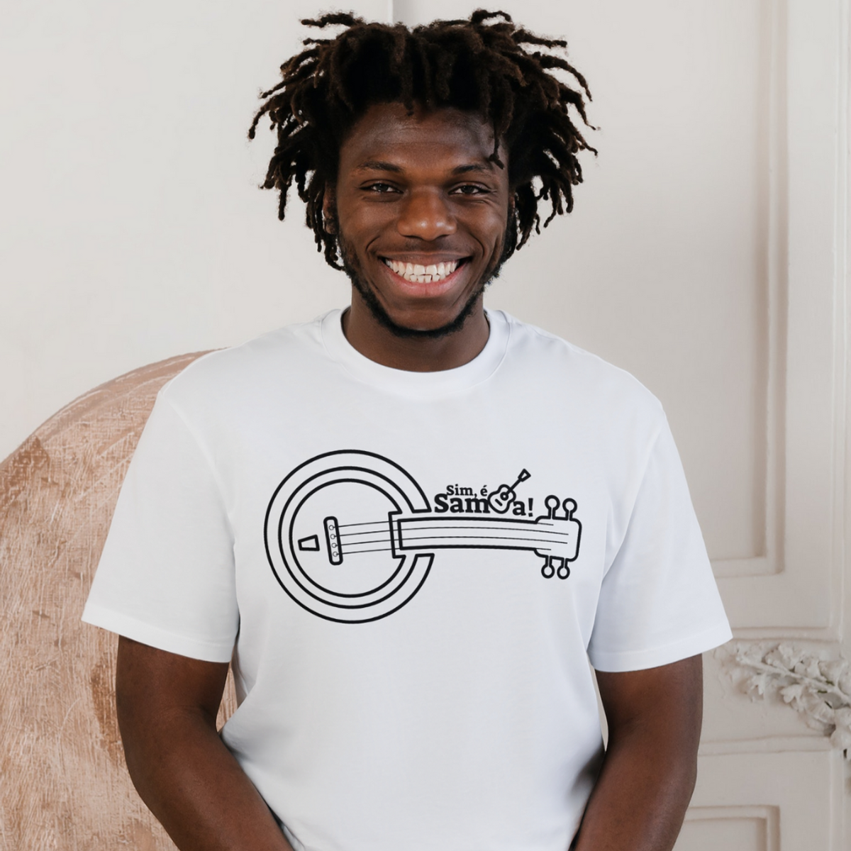 Nome do produto: Camiseta Clássica Masculina - Banjo Sim é Samba