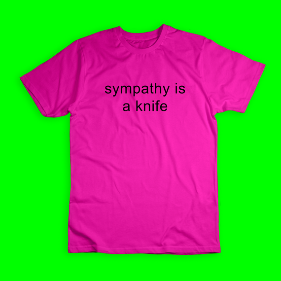 Camiseta 'CHARLI XCX - SYMPATHY IS A KNIFE'