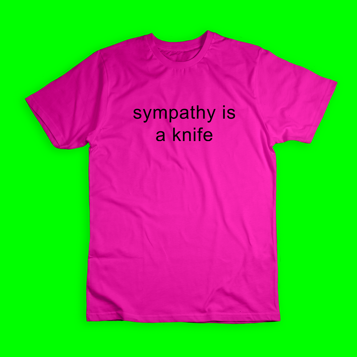 Nome do produto: Camiseta \'CHARLI XCX - SYMPATHY IS A KNIFE\'
