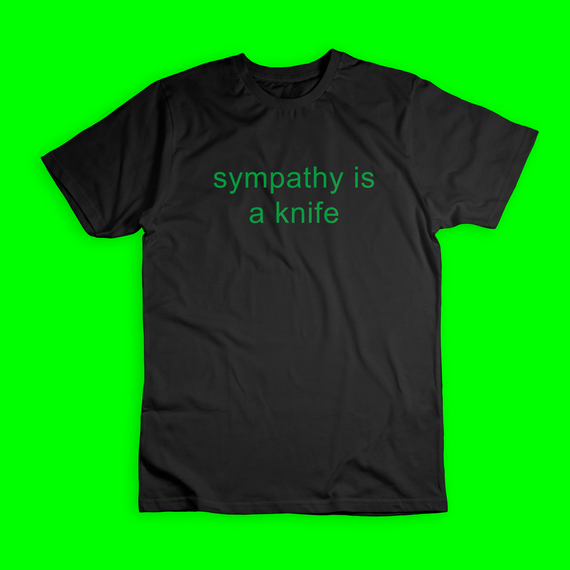 Camiseta Preta 'CHARLI XCX - SYMPATHY IS A KNIFE'