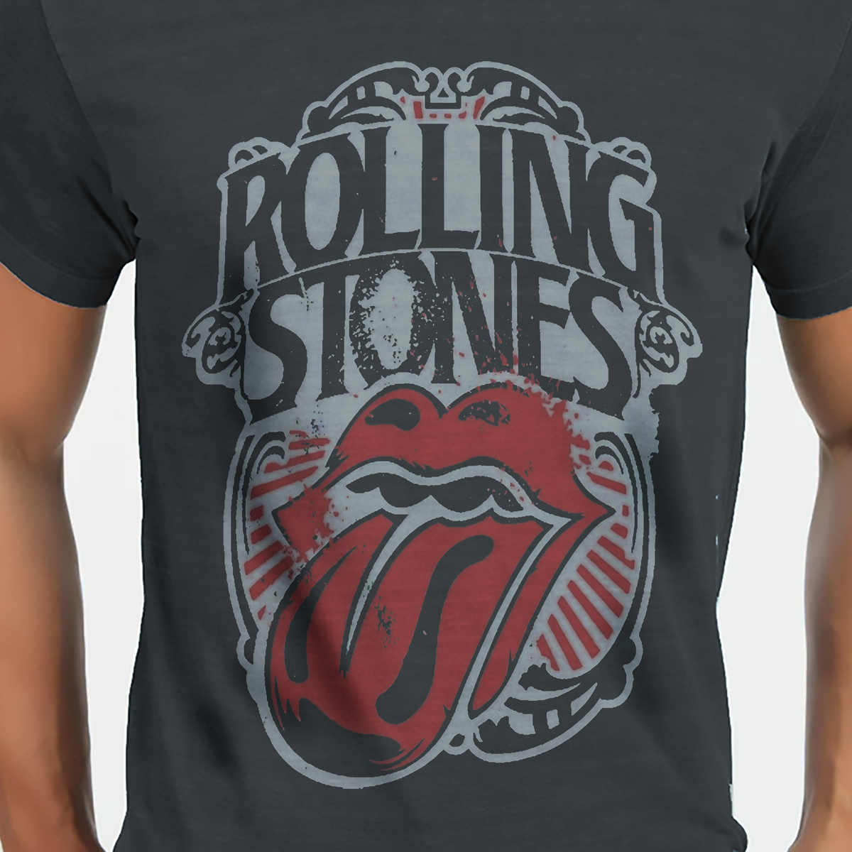 Nome do produto: T-SHIRT ESTONADA LIPS TONGUE