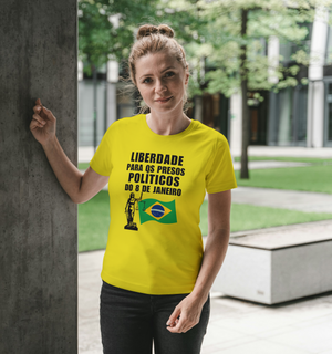 Nome do produtoLiberdade aos presos políticos - Camiseta Feminina