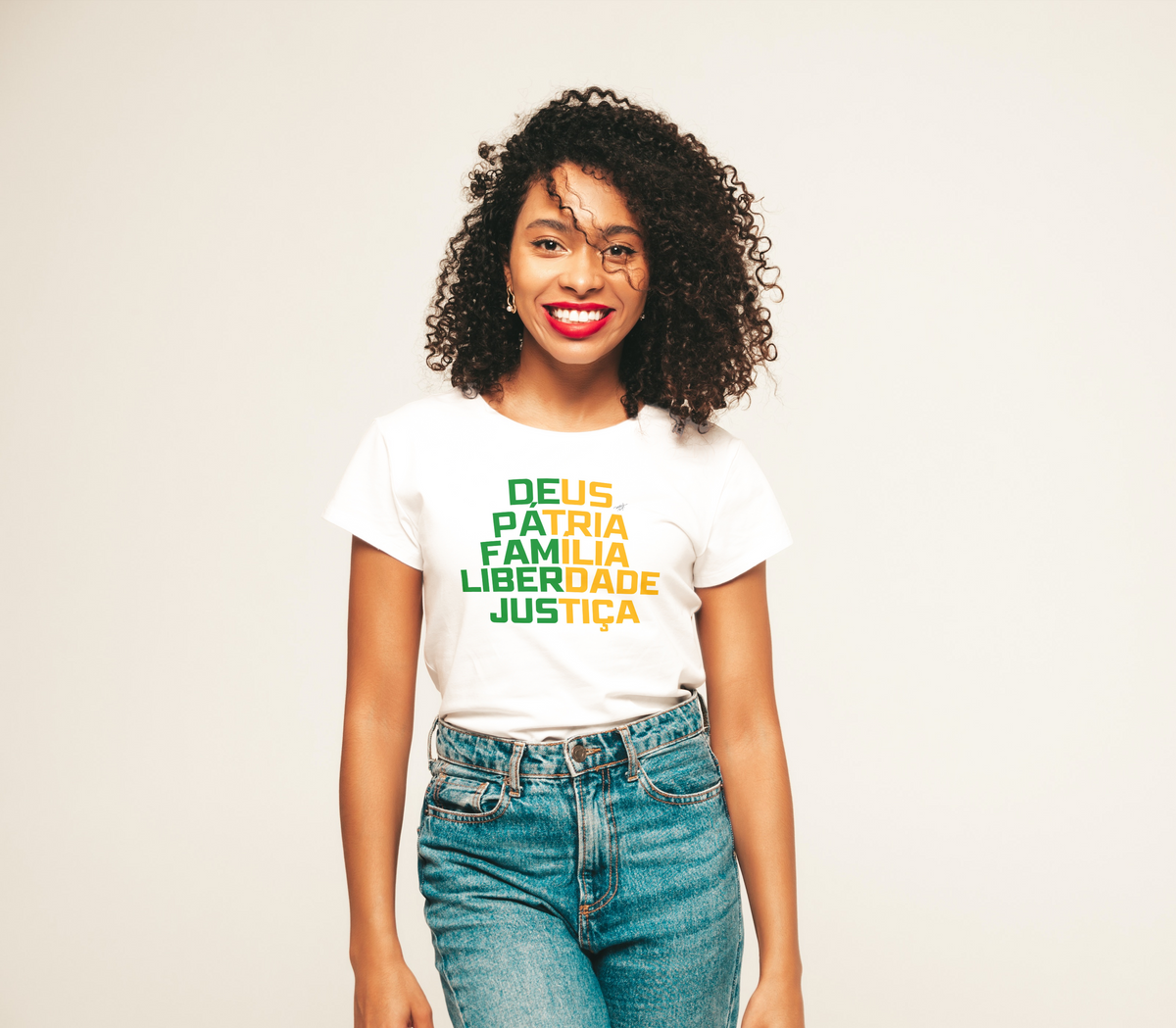 Nome do produto: Camiseta Feminina - Patriota - Exclusivo Roberta Brasil