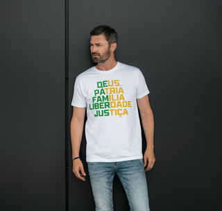 Camiseta Masculina Patriota - com assinatura da Roberta Brasil
