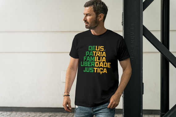 Camiseta Masculina Preta - Frase Patriota - com assinatura Roberta Brasil