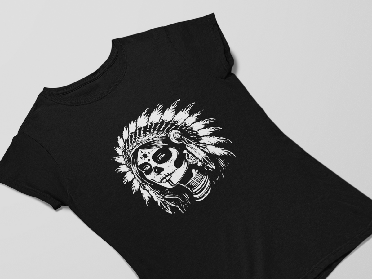 Nome do produto: Camiseta Dizbocado Corte BabyLook - Indígena Apache