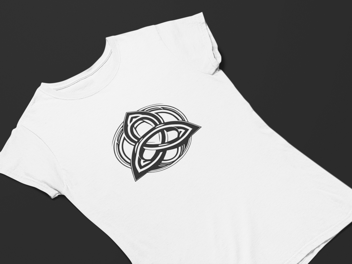 Nome do produto: Camiseta Dizbocado Corte BabyLook - Triquetra Nórdico Celta