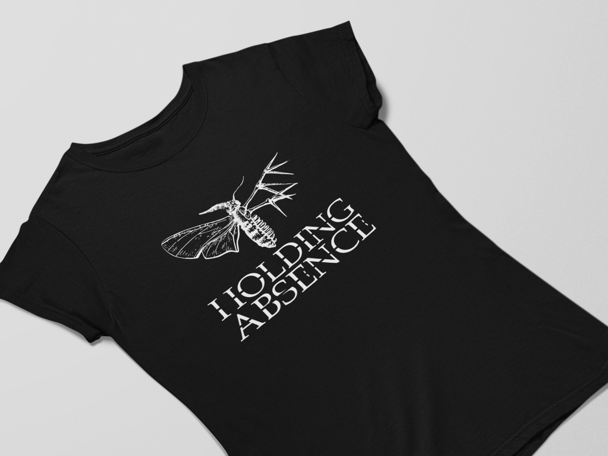 Nome do produto: Camiseta Dizbocado Corte BabyLook - Holding Absence
