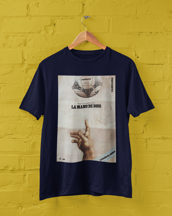 Camiseta La Mano de Dios Poster