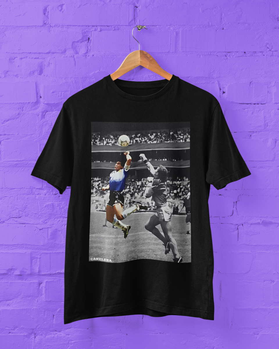 Nome do produto: Camiseta La Mano de Dios - Maradona 86