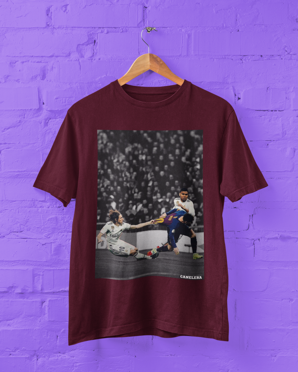 Nome do produto: Camiseta Segura o Homem - Messi vs Real Madrid