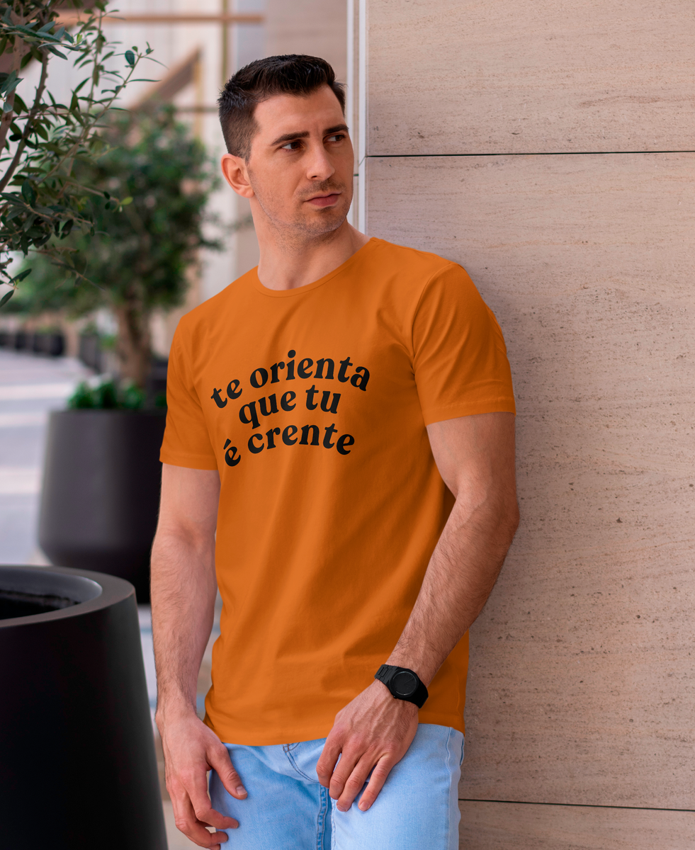 Nome do produto: T-Shirt Classic Masculina - TE ORIENTA QUE TU É CRENTE