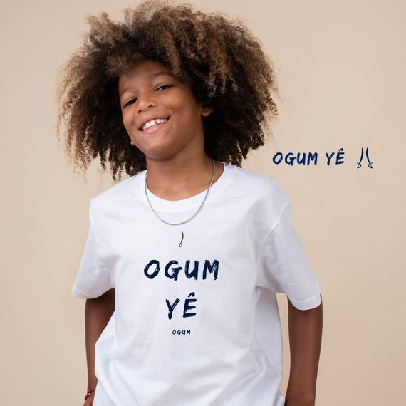 Camiseta Infantil Ògún- Saudação Ògún yè 100% Algodão Fio 24.1, 145g costura simples e gola ribana