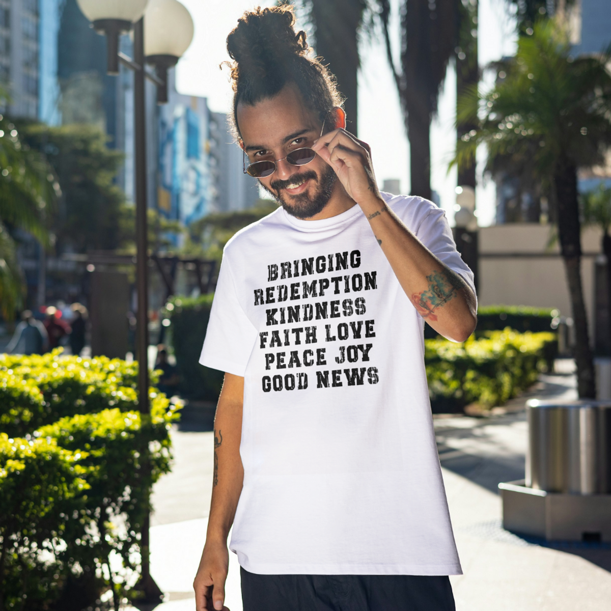 Nome do produto: Camiseta T-Shirt Quality Bringing Redemption Kindness Faith Love Peace Joy Good News - Unissex