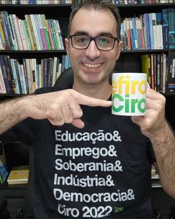 Nome do produtoCamiseta & Ciro 2022