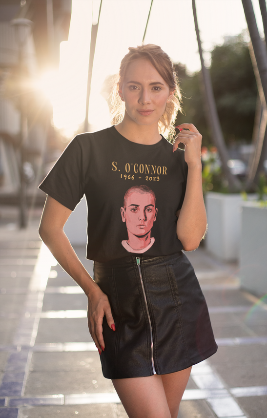 Camiseta Baby Long Celebridades Sinéad O'Connor