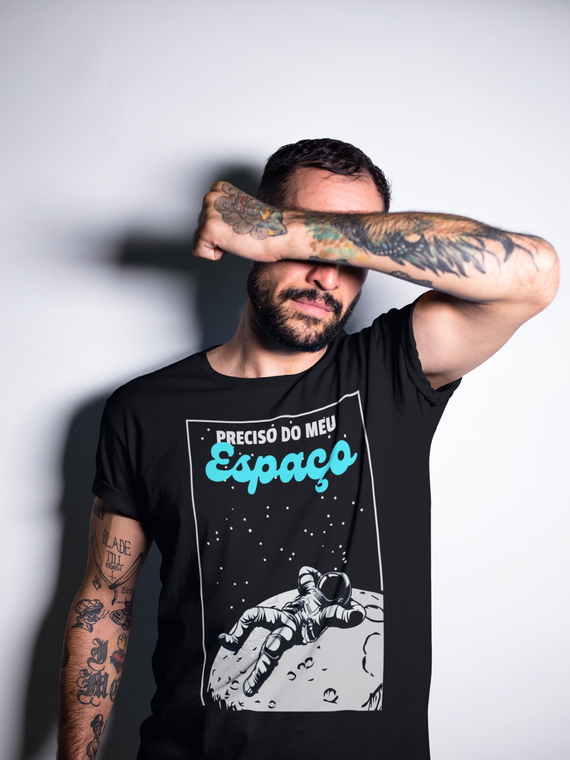 Camiseta astronauta preciso do meu espaço