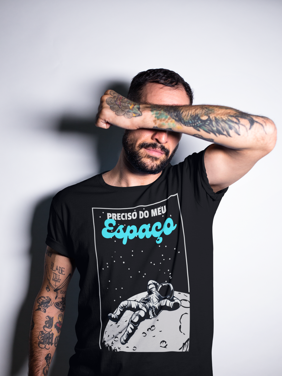 Nome do produto: Camiseta astronauta preciso do meu espaço